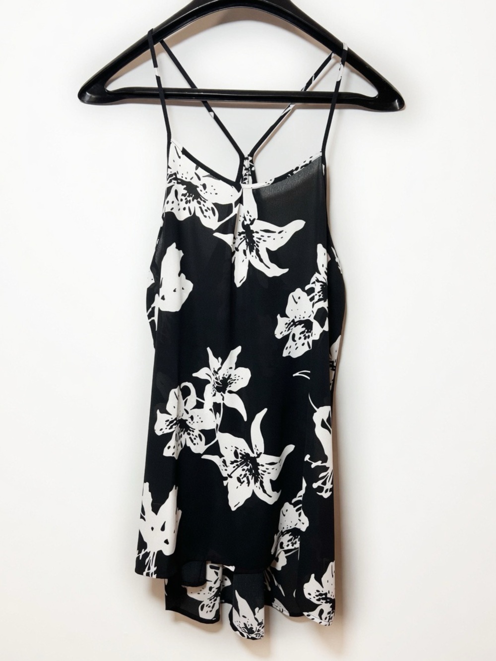 Banana Republic Black and White Summer Floral Printed Cami Women’s Medium - Picture 1 of 3